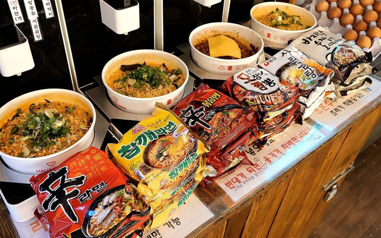 首爾無人泡麵便利店!24小時都能親煮韓式泡麵