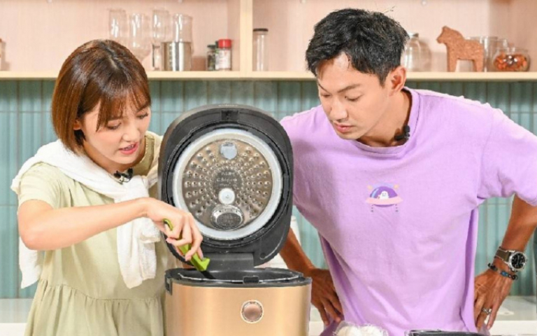 朵拉熱粥餵男友 NG示範險釀火災
