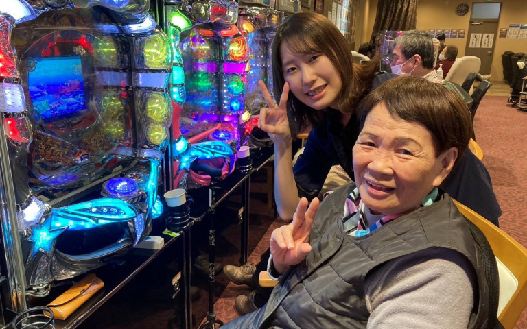 將照護服務與賭場娛樂結合在一起！把日照中心打造成了每天都想去的地方