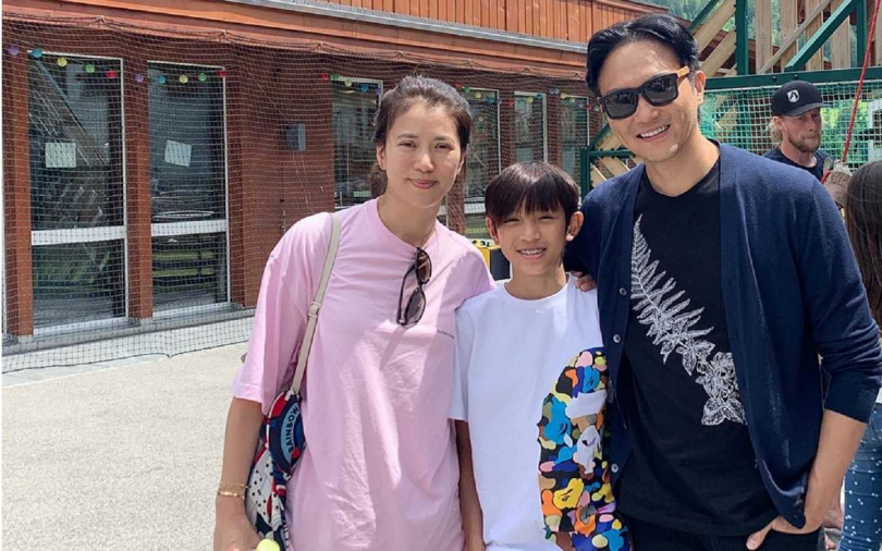 13歲帥兒公園緊黏長髮妹　袁詠儀親揭「他是男兒身」