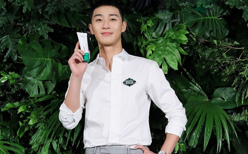 朴敘俊頂著超可愛小平頭造型快閃現身台北！親自化身保養老師教各位朴太太們怎麼做保養！