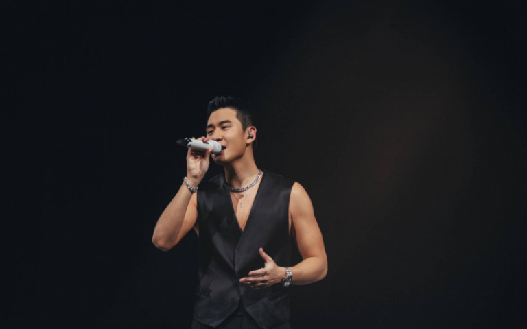 周興哲澳門開唱　硬體出狀況「樂團全停下」他危機反應驚艷全場