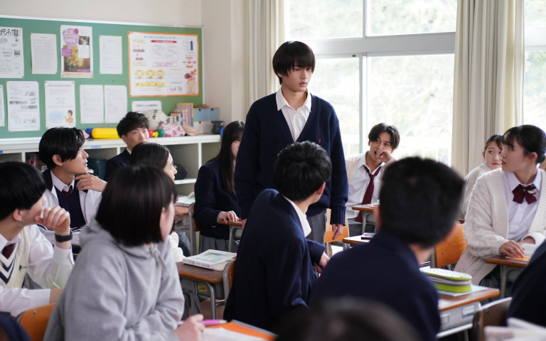 改編自暢銷百萬的爭議漫畫　《老師的善意謊言》無裸露仍被列為「限制級」