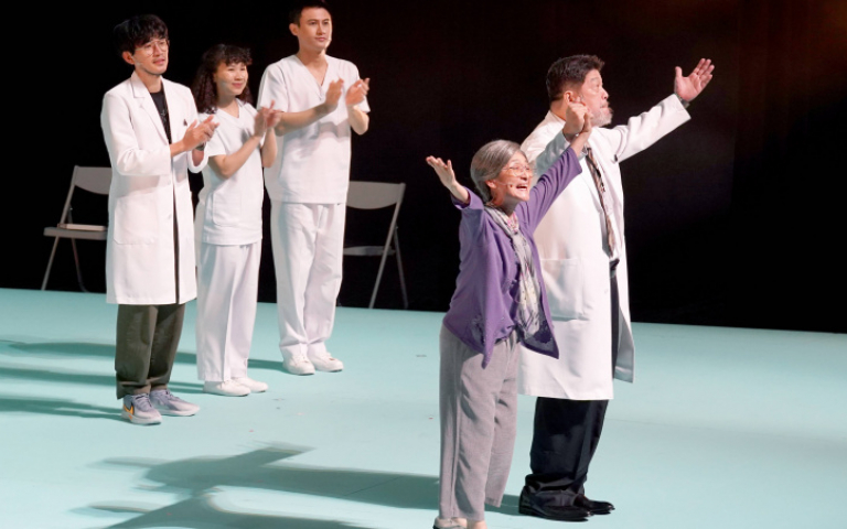 舞台劇《當妳轉身之後》睽違8年重啟 資歷超50年的譚艾珍計畫退休