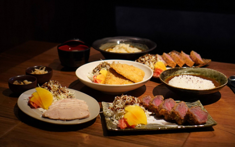 日式居酒屋攜手新潮咖哩　黑色情人節企劃高喊單身萬歲　吃咖哩向前任告別