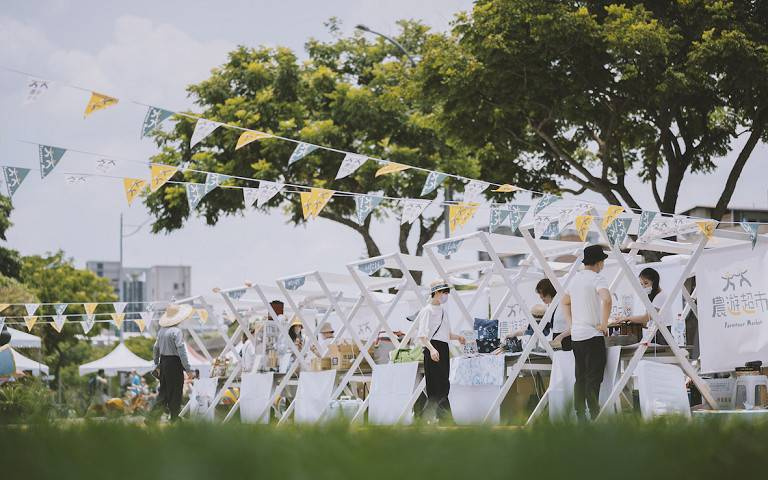 暑假哪裡玩？「農遊超市巡迴市集」帶你玩！全台明星農場住宿旅遊行程一次看！