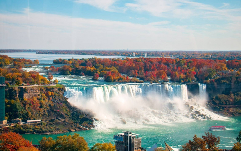 秋日賞楓三大勝地！ 紅葉溪獨木舟、空中纜車、楓葉大道，最低萬元有找！