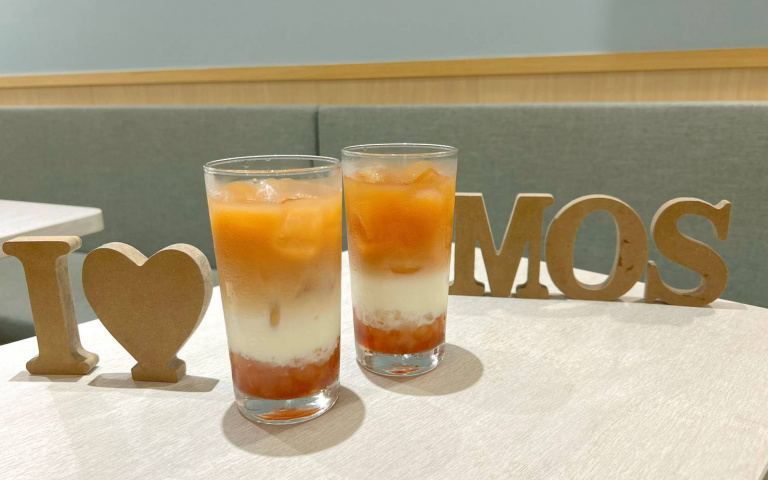 浪漫七夕、甜蜜飲品傳愛意！摩斯漢堡推「粉紅泡泡茶歐蕾」搭配V型薯還可享組合優惠價！