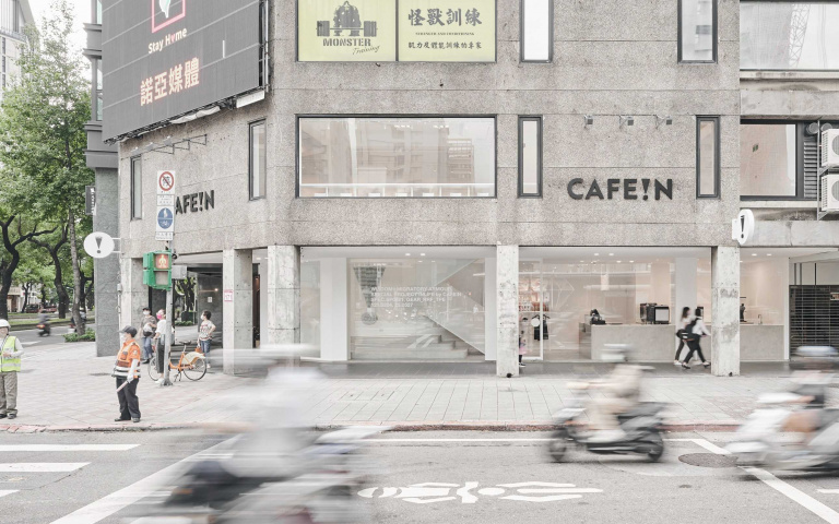 疫後咖啡控必訪！咖啡旗艦店開幕　2層樓全白內裝成亮點　