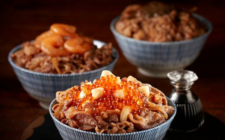 這個很可以!「珠寶系」牛丼登場,干貝、鮭魚卵、松露通通加 再祭「四人同行一人免費」