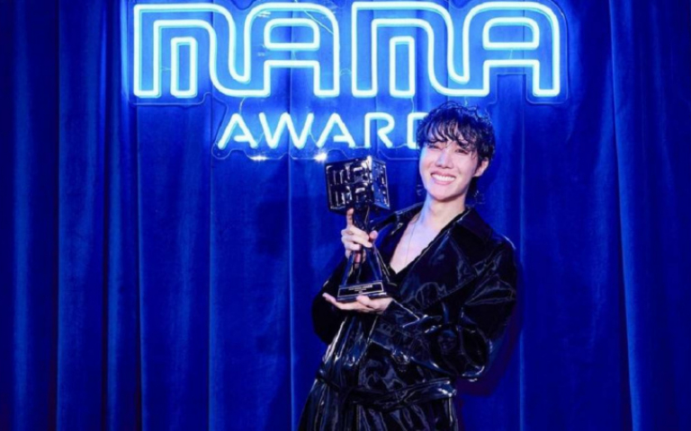 《2022MAMA》BTS現場連線嗨翻粉絲 KARA合體扭臀掀全場回憶殺