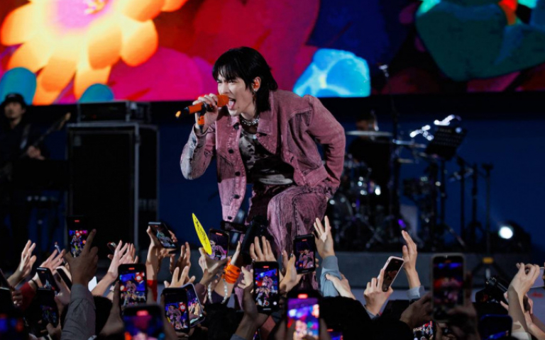 蕭敬騰熱唱尾牙金曲連發　迎來蕭媽媽生日大喊「我愛妳」