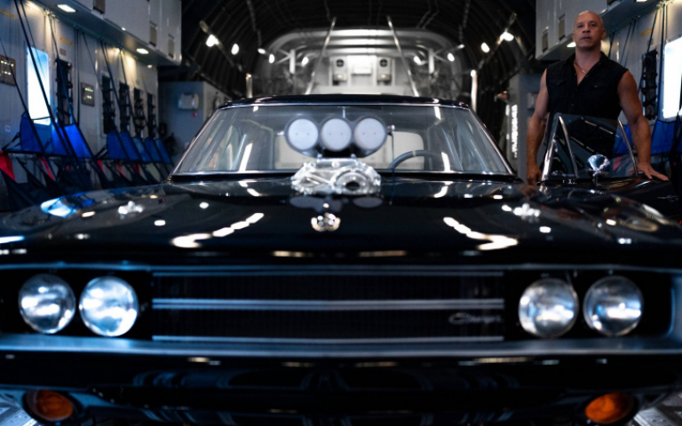 《玩命關頭X》全球票房橫掃3.19億美金　莎莉賽隆決鬥痛毆來真的