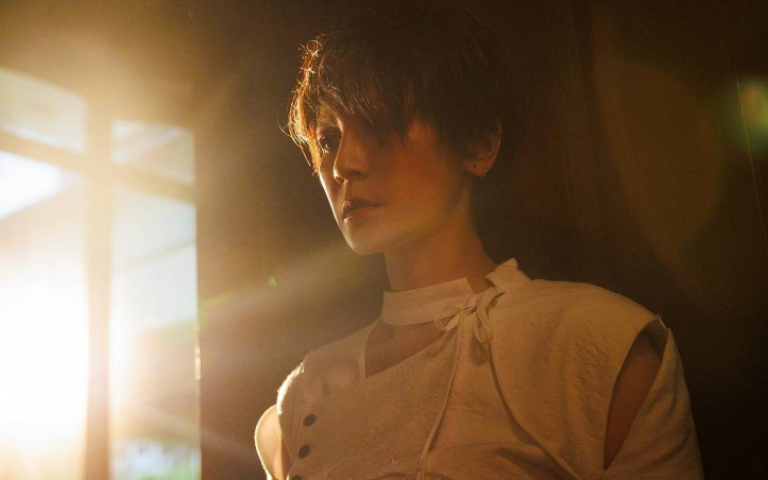 楊乃文地上翻滾全身瘀青　吊鋼絲險倒吊脖子也扭傷