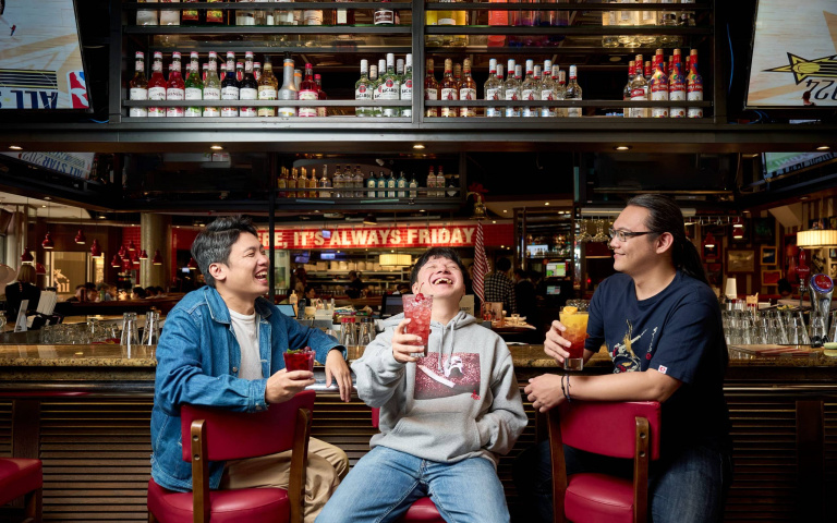 呼叫社畜！美式餐飲品牌調酒享買一送一，再享用烤雞肉、炸蝦等美食！