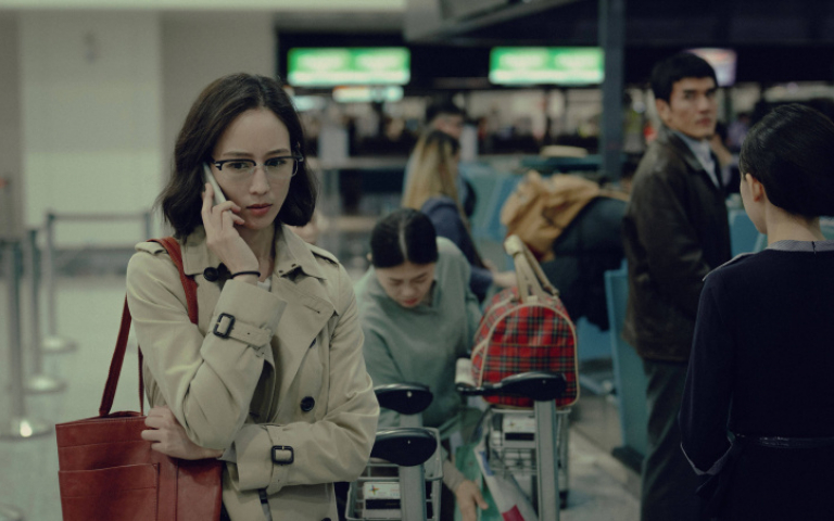 得知張鈞𡩋真實身份　越南影帝連忙幫打傘