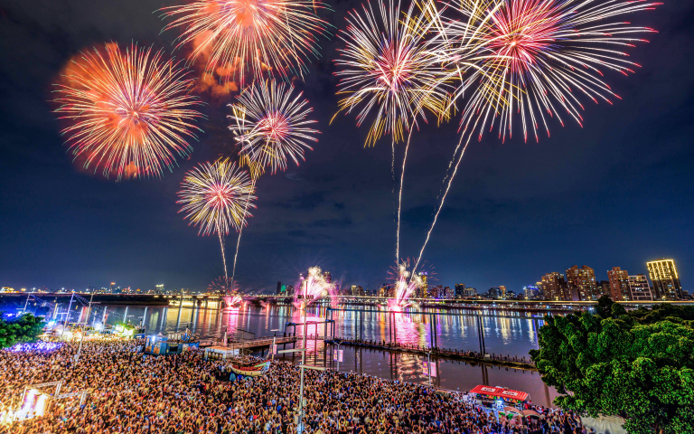 大稻埕夏日節登場!絢麗煙火、音樂、《玩具總動員》主題造景街區超好拍
