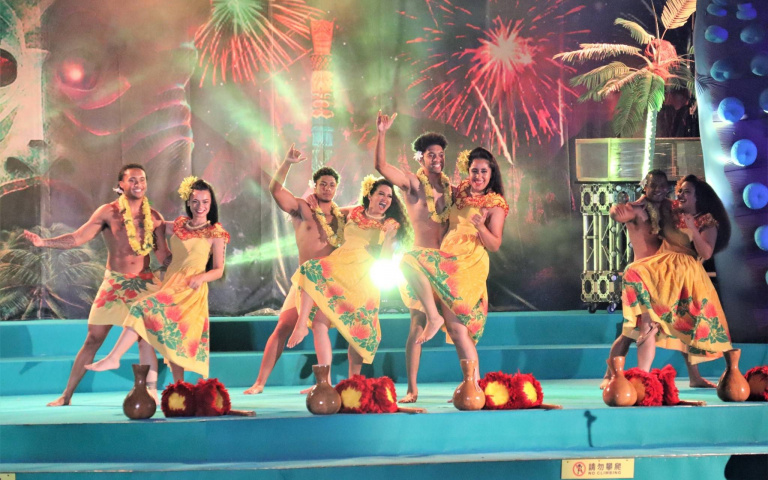 夜遊六福村！限定星光票只要$499，DJ夜派對、火舞絕技及璀璨煙火秀一次滿足！