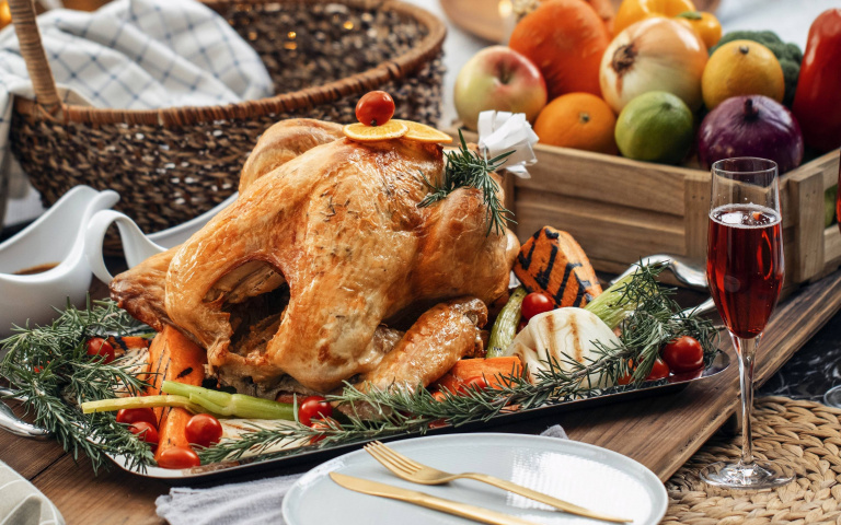 星級飯店推「火雞禮籃」早鳥9折優惠，另享鮭魚吃到飽、紅白酒、生啤暢飲！