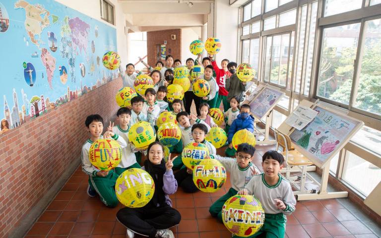 2024台北燈節傳承文化技藝！ 福星國小合體熊讚打造「龍騰四海」燈籠隧道！