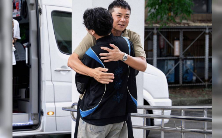 楊銘威回歸「營業中」　姚元浩送上熱情大擁抱