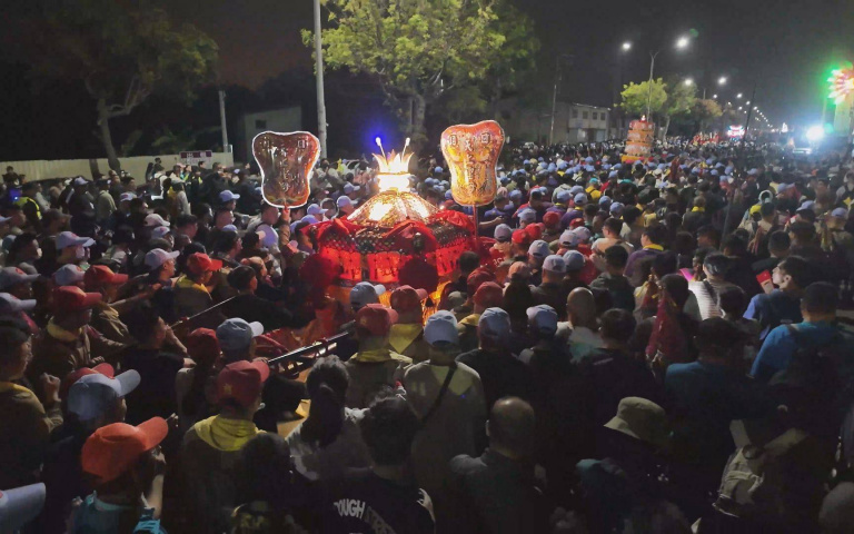 從大甲媽祖遶境到教會,我們都在找療癒—啦啦隊女孩的信仰旅程觀察