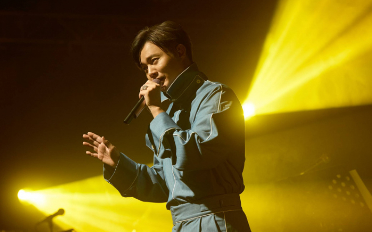 許富凱陪伴粉絲過母親節　飆唱〈浪流連〉破音自嘲一句話