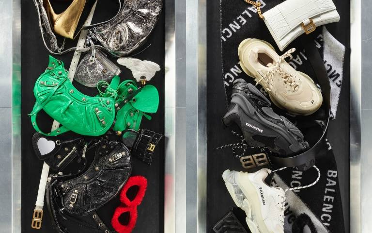 BALENCIAGA推 HOLIDAY 21企劃，把各種耶誕禮物送上結帳台輸送帶
