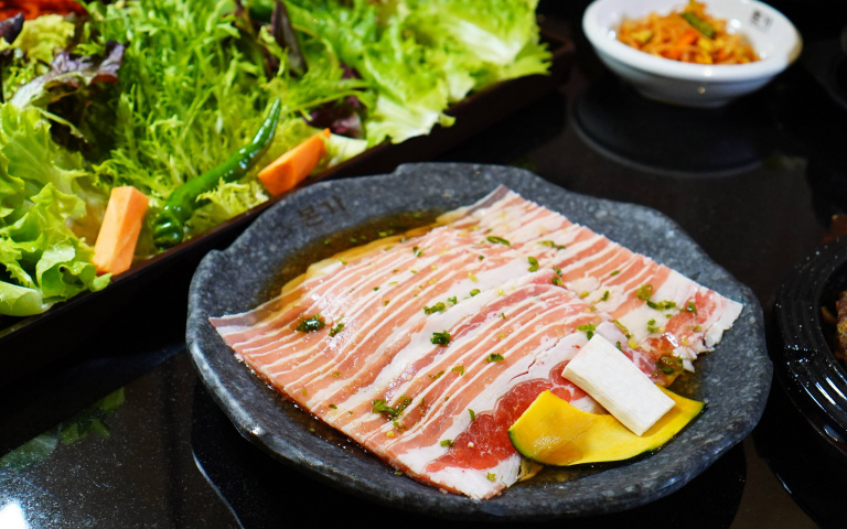 韓國廚神白種元燒肉品牌強勢登台！　11／25開幕來就送招牌菜　