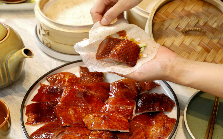 名店搬家後3／粵菜老字號摩登變身　在洞穴劇場中品嘗「九華樓」片皮鴨