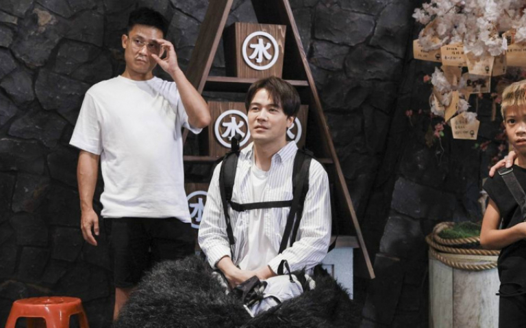 黃文星化身大金剛　嗨跳BTS舞曲發現手太短