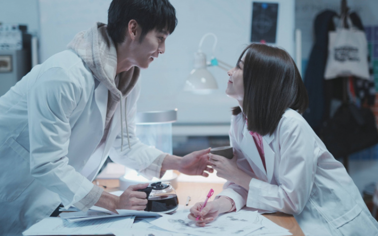 曹佑寧點婁峻碩當同性愛人 邵雨薇自曝戲外都聊「大人的Talk」
