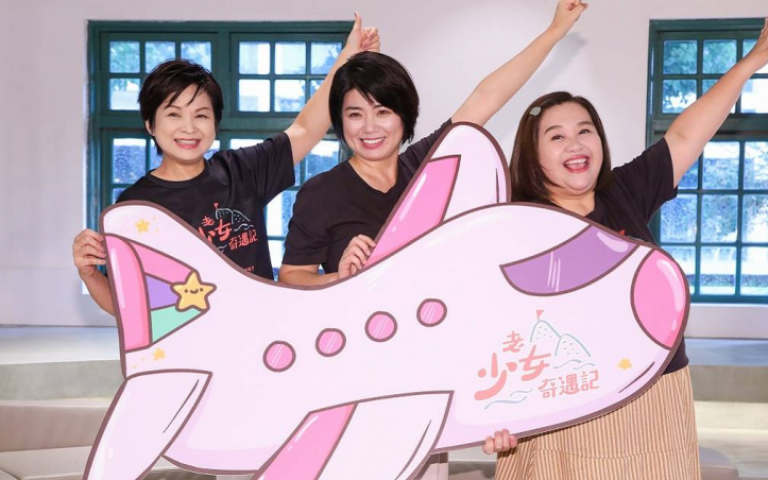 拱嚴藝文、楊貴媚露美背事業線走紅毯　鍾欣凌哀嘆遭強制飲食控管