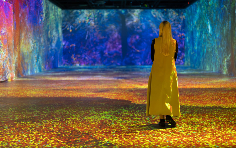 《RE：江賢二》光影展於台北登場！精選73件經典作品，打造沉浸是體驗！