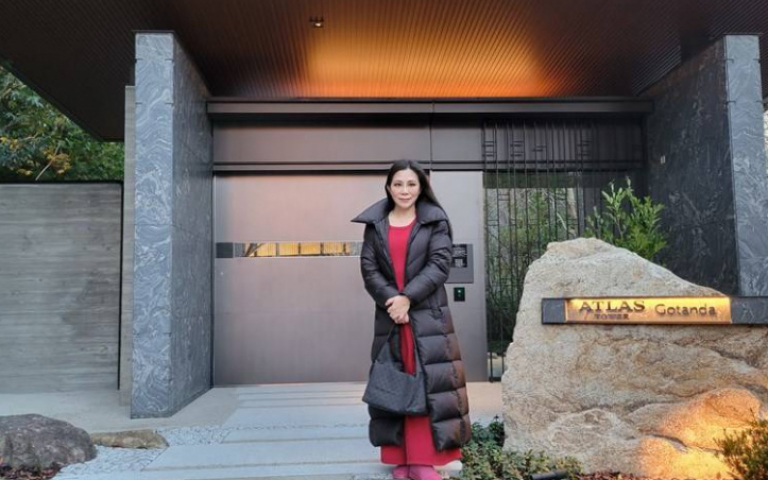 兩性作家小彤飛東京6趟驗收新房　揪尪小蜜月巨大草莓吃到怕