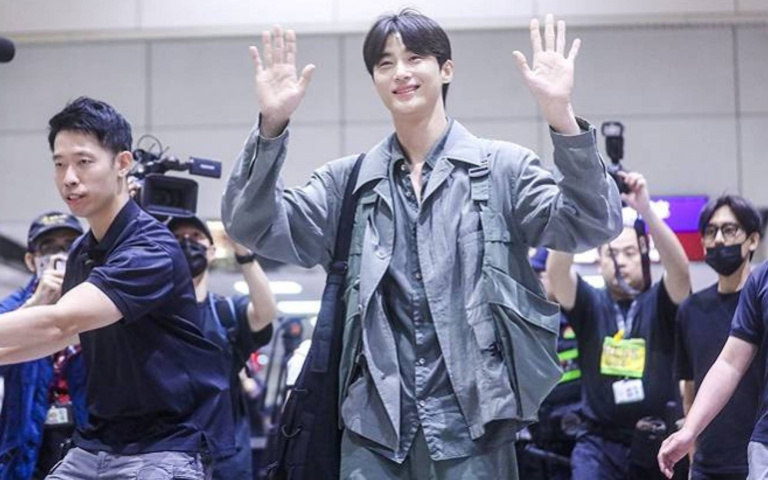 「善宰」邊佑錫抵台千人擠爆桃機　粉絲背人形立牌獲比愛心