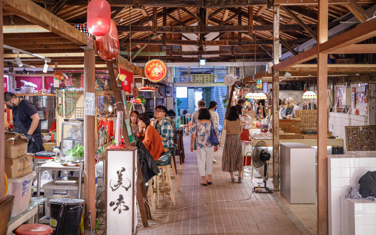 高雄文青新路線1/打開屋頂讓光透進來 70年「鹽一市場」華麗重生