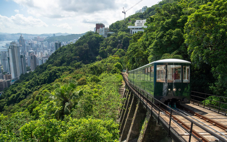 到香港尋找新鮮事2/搭升級版山頂纜車一覽維港風貌 打卡「趣味時光留影館」體驗自拍樂趣