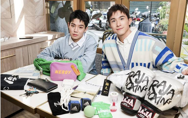 星搜包2／「國民甜點」同一書有兩本「輪流看」　陳廷軒《原子》毛巾讓他莫忘初衷