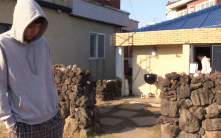 韓國名導洪常秀患眼疾　成《在水中》全片失焦靈感