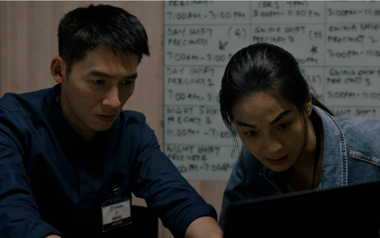 拍激情戲「胸前安全措施掉下來」　陳雪甄趕快用手遮住