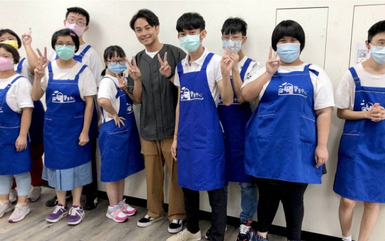 楊銘威挺公益化身甜點師　拒獻藝方志友：我負責買就好