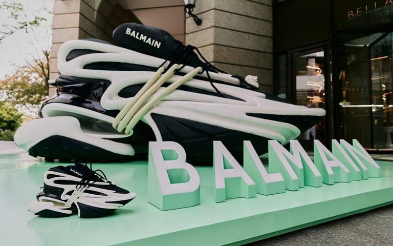 BALMAIN超巨型UNICORN運動鞋空降台北！快來BELLAVITA找它合照就能兌換品牌好禮！