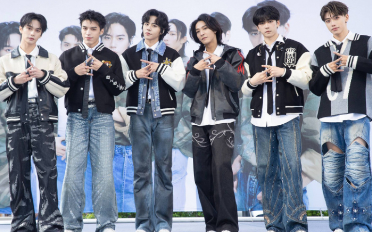 Ozone入伍前最後合體　煥鈞當眾剃頭「長髮變寸頭」