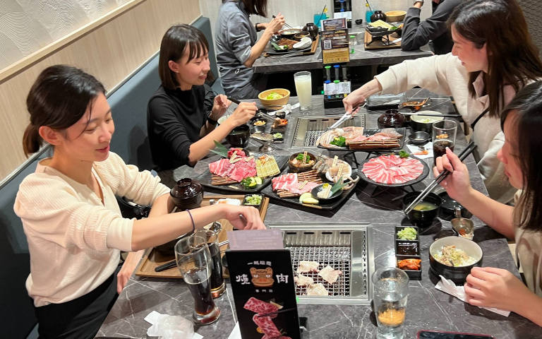 燒烤店營業到半夜12點，打卡再送牛肉！6項開幕優惠，280元爽爽吃！