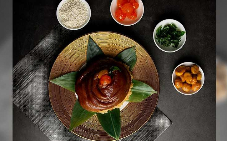 華粽取寵!三大廚神比食材拚創意 豬腳、烤鴨、鮑魚都入粽