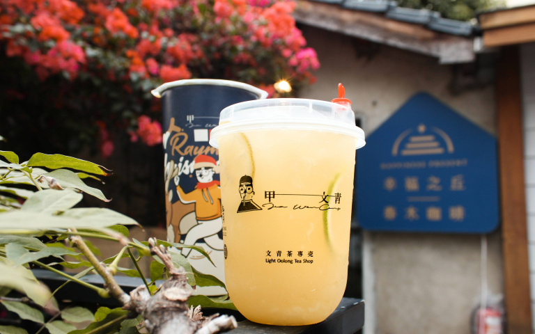 檸檬飲「買一送一」!逢甲「文青系手搖飲」日賣破千杯,拿出學士照就能爽喝!