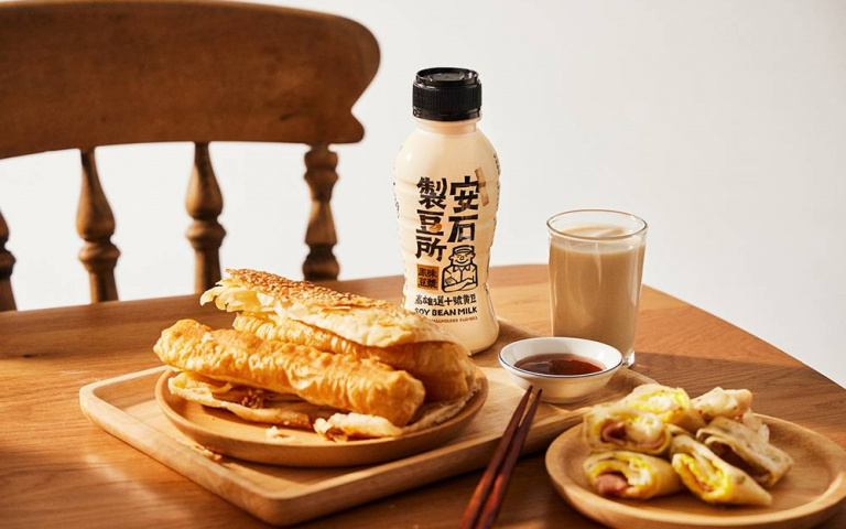 吃燒餅就配這瓶!本土黃豆、喝得到日曬的豆漿,一瓶給你滿滿的營養