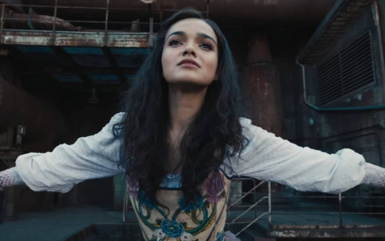 金球影后拍《飢餓遊戲》前傳秀歌喉　親自上陣高難度動作