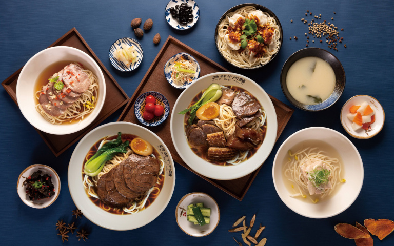 「總裁牛肉麵」在南港車站登場，番茄風味、五寶牛肉麵真的超欠吃！